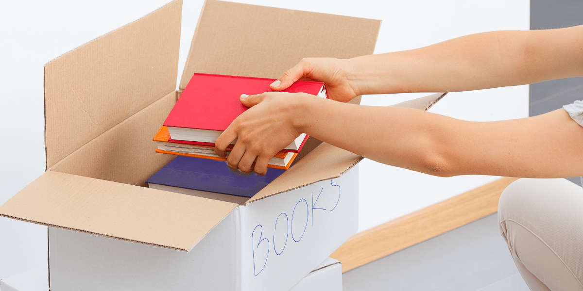 The book is in the box. Коробки 7. Boxs. How to Pack books for Post.