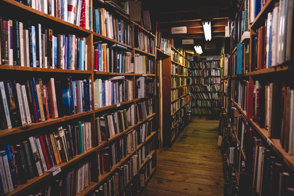 donați cărți bibliotecii locale