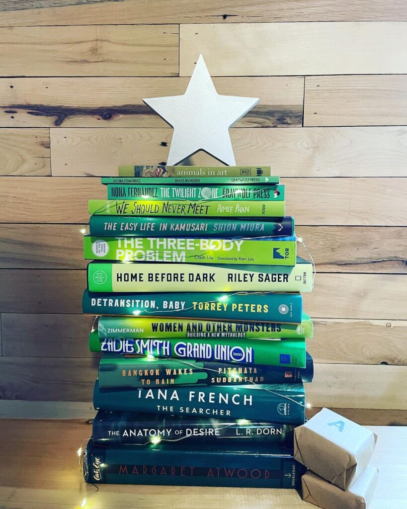 Lazy Green Stack Christmas Tree